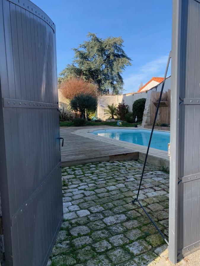 Aux Portes Des Iles Saint-Just-Luzac Exterior foto