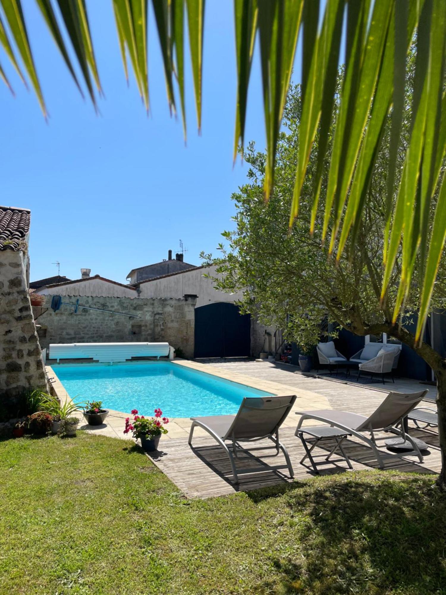 Aux Portes Des Iles Saint-Just-Luzac Exterior foto